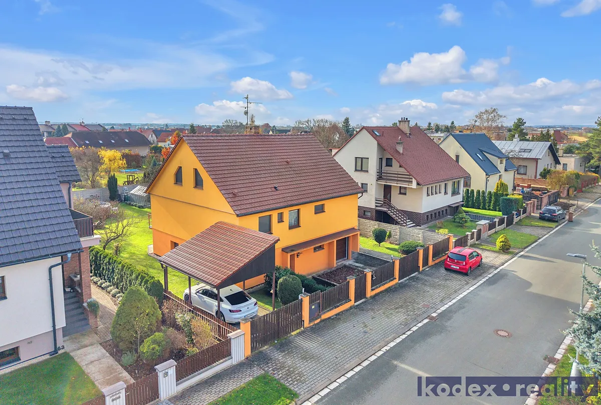 Prodej rodinného domu 300 m², pozemek 816 m²